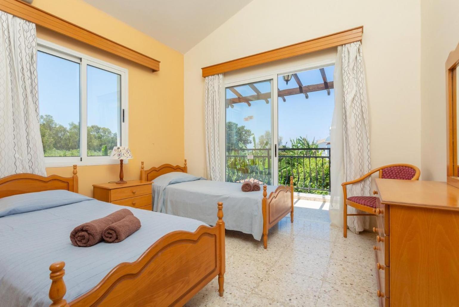 Sun Beach Villa Thio Polis 外观 照片
