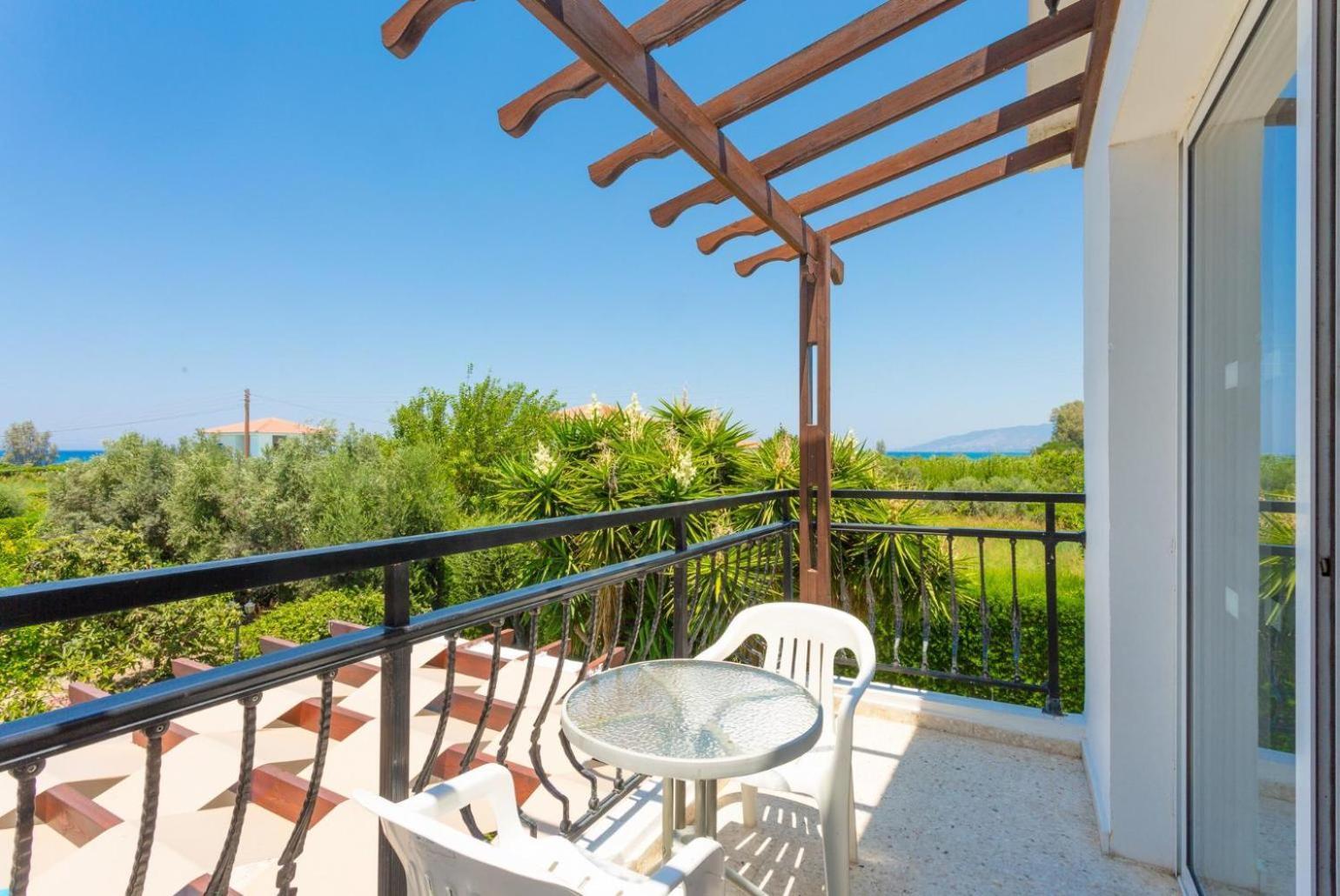 Sun Beach Villa Thio Polis 外观 照片