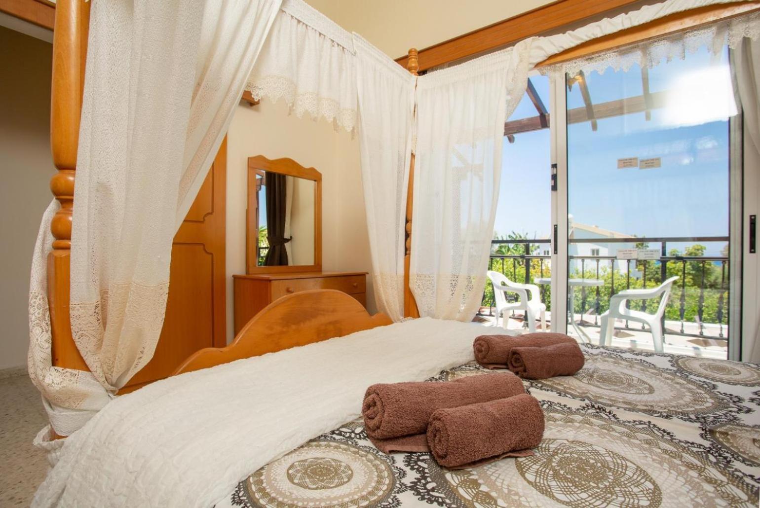 Sun Beach Villa Thio Polis 外观 照片