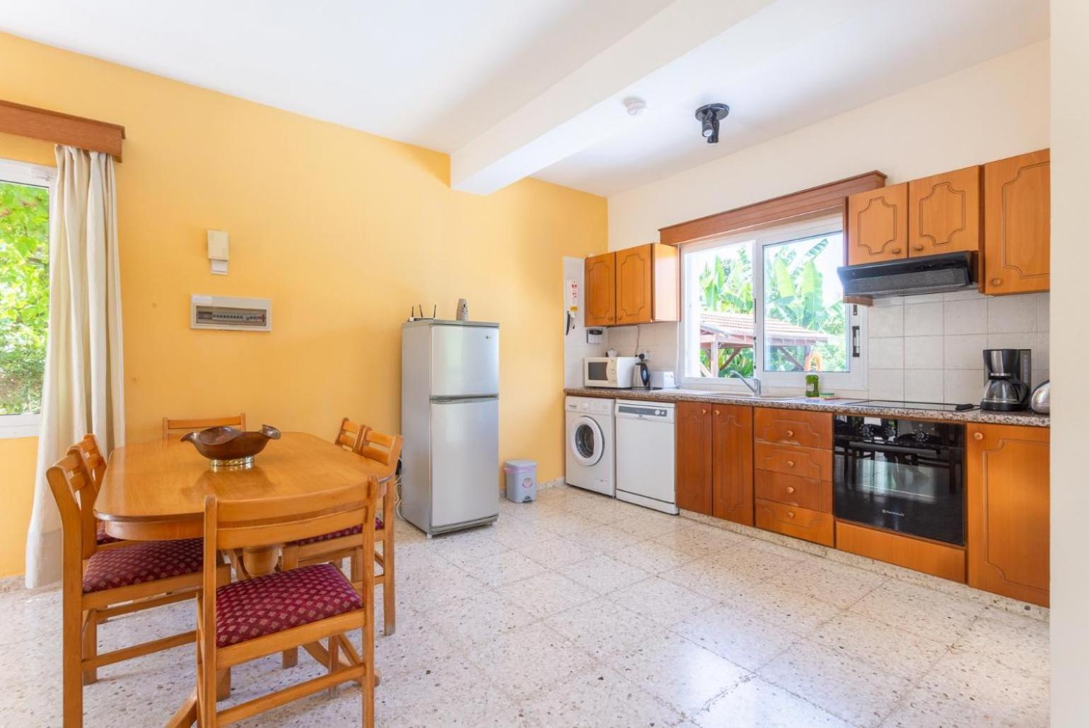 Sun Beach Villa Thio Polis 外观 照片