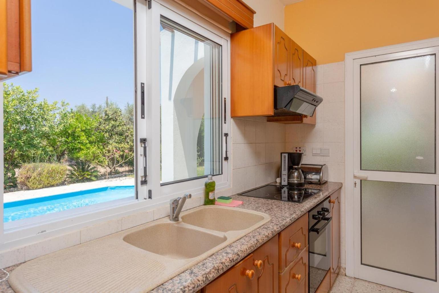 Sun Beach Villa Thio Polis 外观 照片