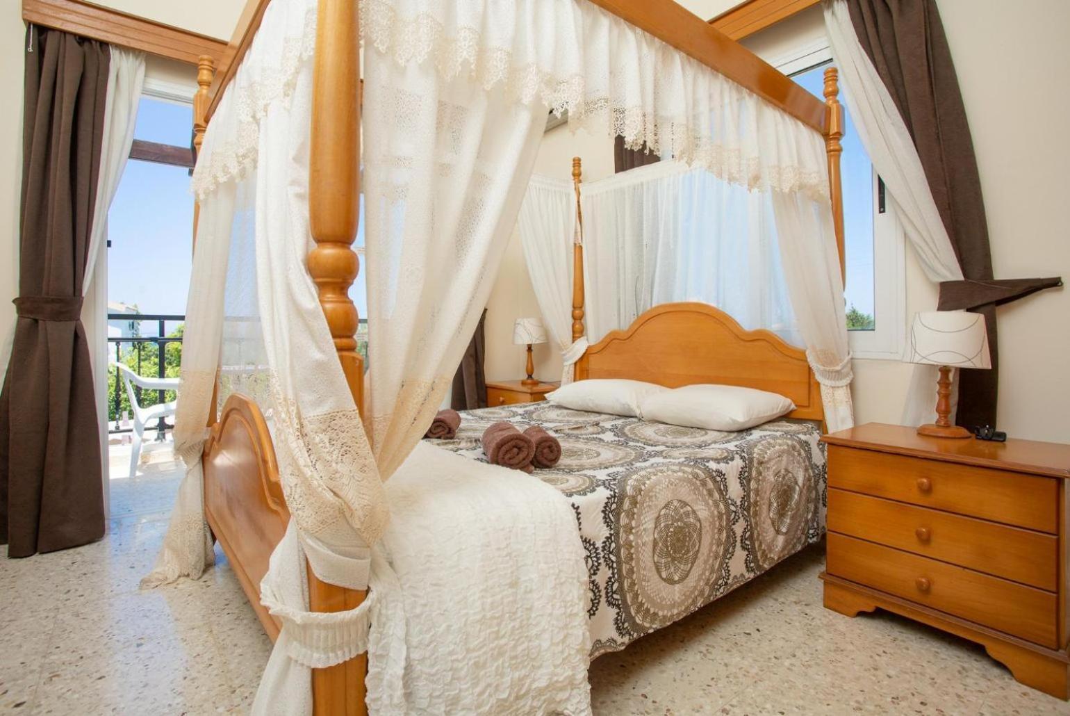 Sun Beach Villa Thio Polis 外观 照片