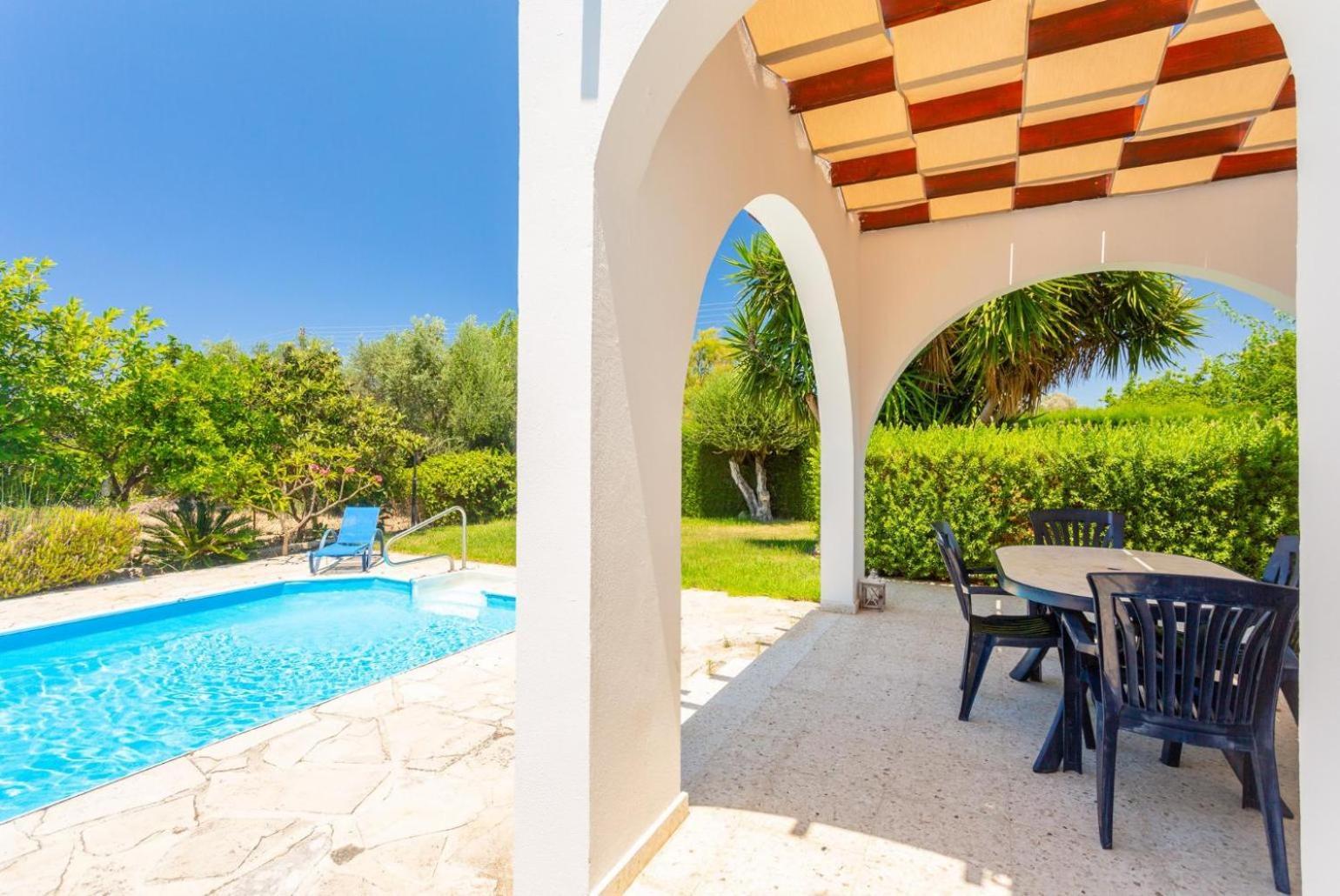 Sun Beach Villa Thio Polis 外观 照片