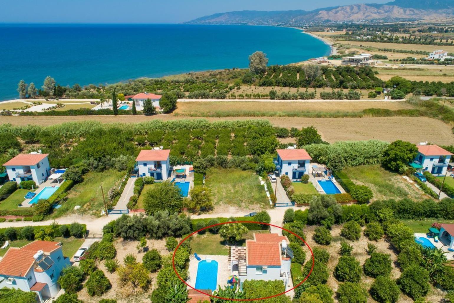 Sun Beach Villa Thio Polis 外观 照片