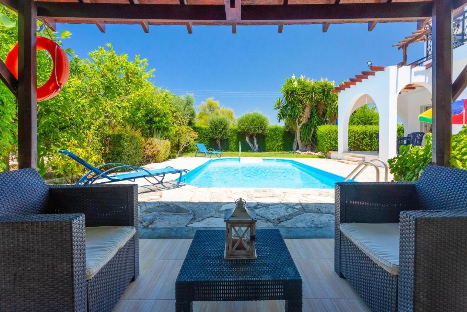 Sun Beach Villa Thio Polis 外观 照片